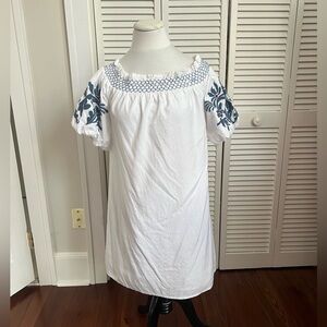 Beachlunchlounge size large White dress with blue accents